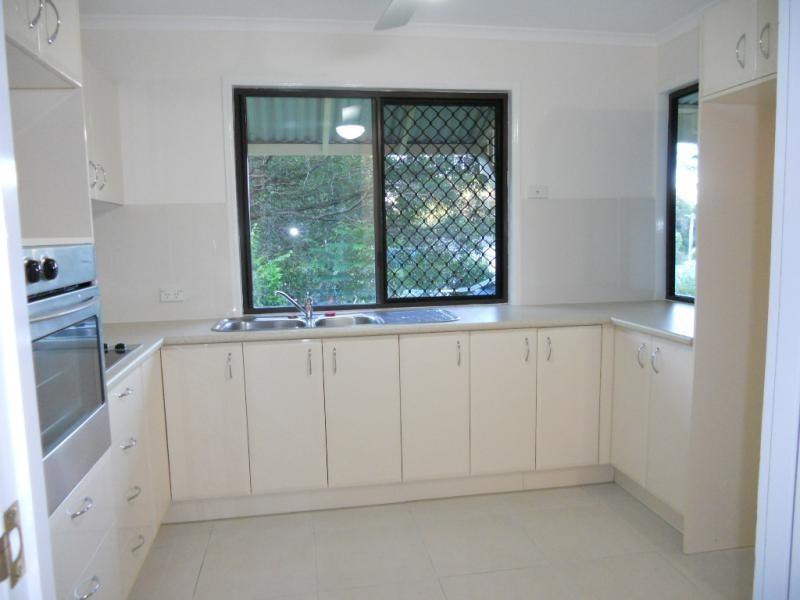 33 KERRS LANE, Coes Creek QLD 4560