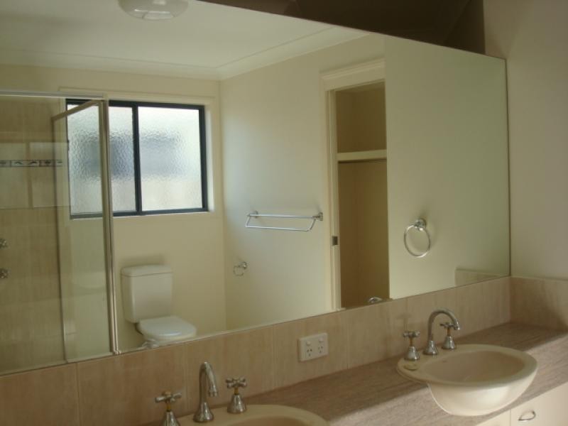 8 DOMINICA PLACE, Kawana Island QLD 4575