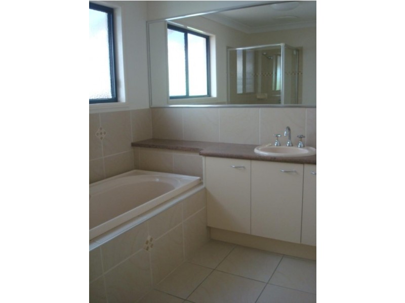 8 DOMINICA PLACE, Kawana Island QLD 4575