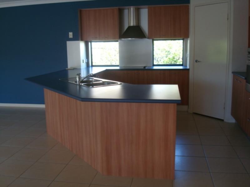 8 DOMINICA PLACE, Kawana Island QLD 4575