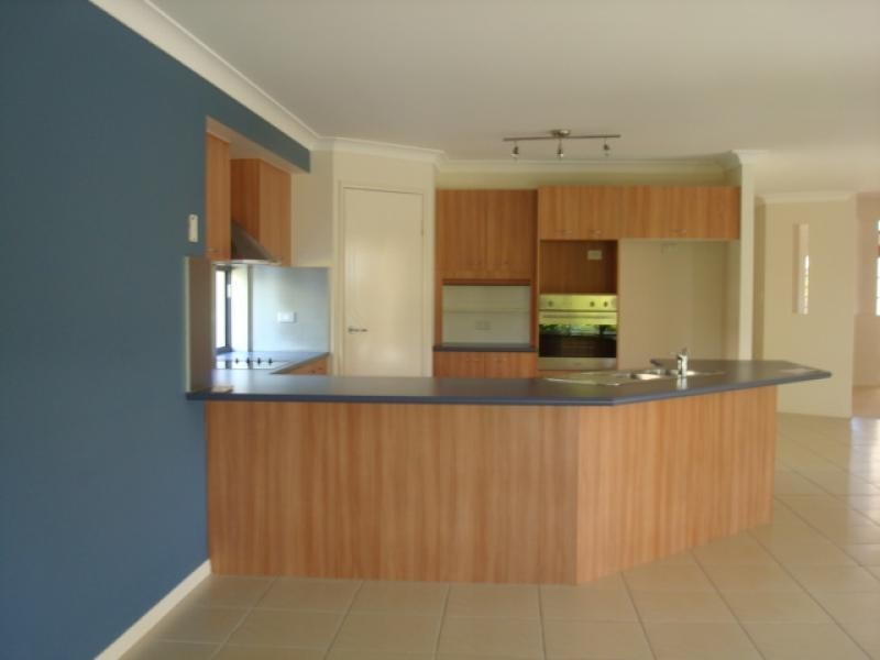 8 DOMINICA PLACE, Kawana Island QLD 4575