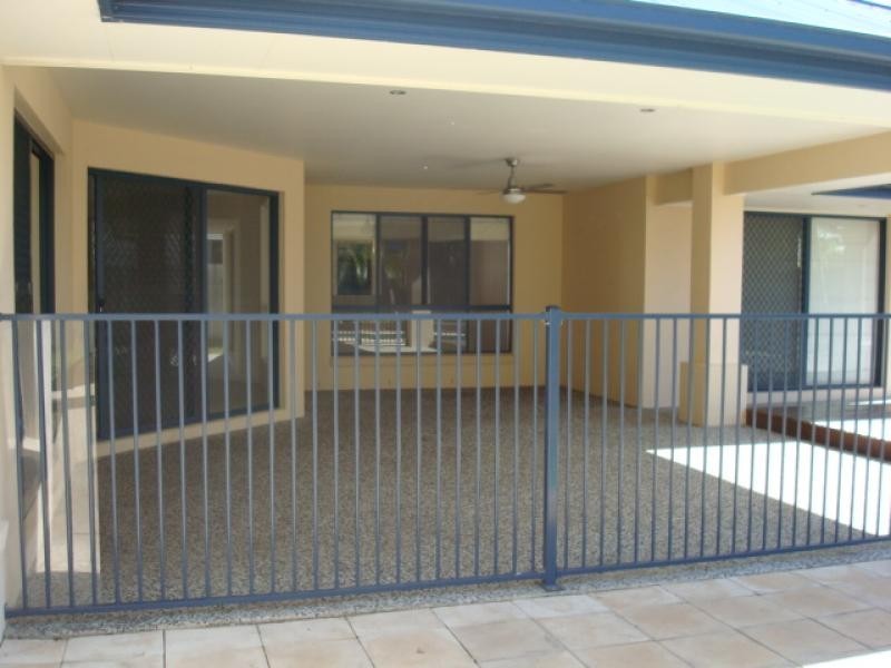 8 DOMINICA PLACE, Kawana Island QLD 4575