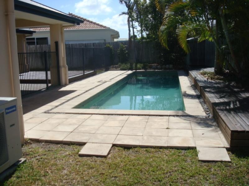 8 DOMINICA PLACE, Kawana Island QLD 4575