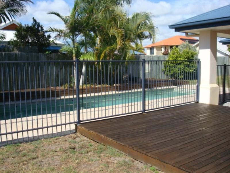 8 DOMINICA PLACE, Kawana Island QLD 4575