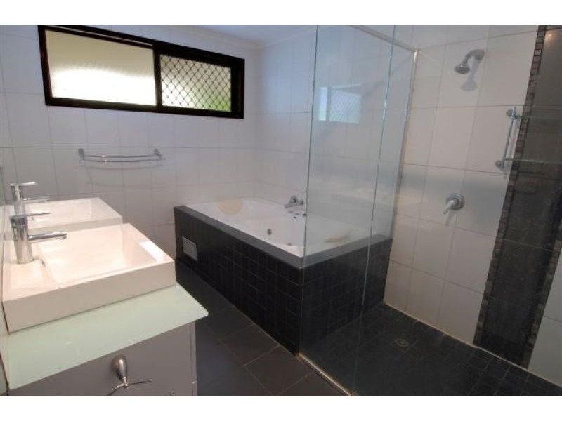 62 Goonawarra Drive, Mooloolaba QLD 4557