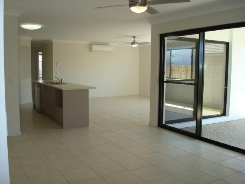 17 PEPPERMINT CRES, Sippy Downs QLD 4556