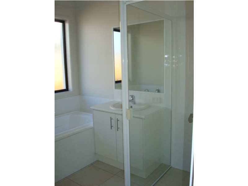 17 PEPPERMINT CRES, Sippy Downs QLD 4556