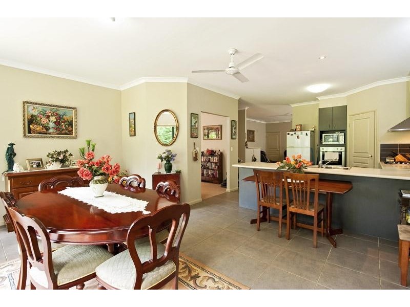 9 Dixon Avenue, Maleny QLD 4552