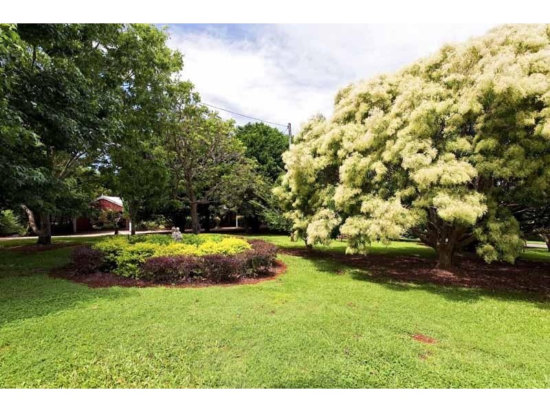 8 Ensbey Road, Flaxton QLD 4560