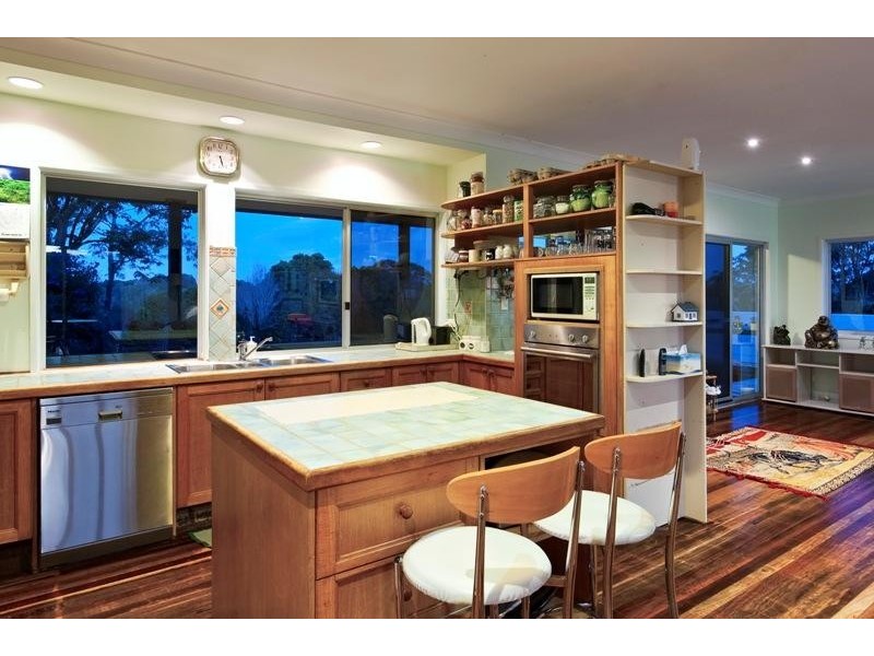 98 Dixon Avenue, Maleny QLD 4552