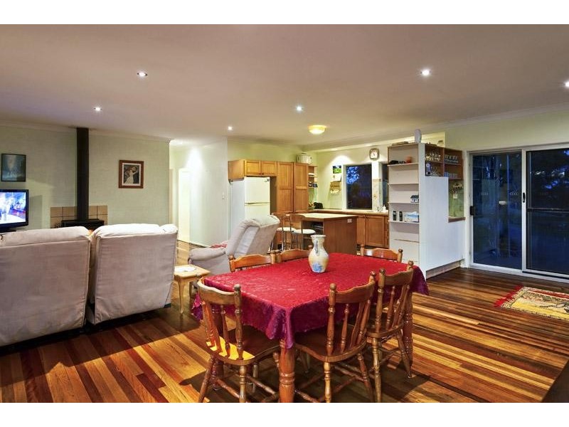 98 Dixon Avenue, Maleny QLD 4552