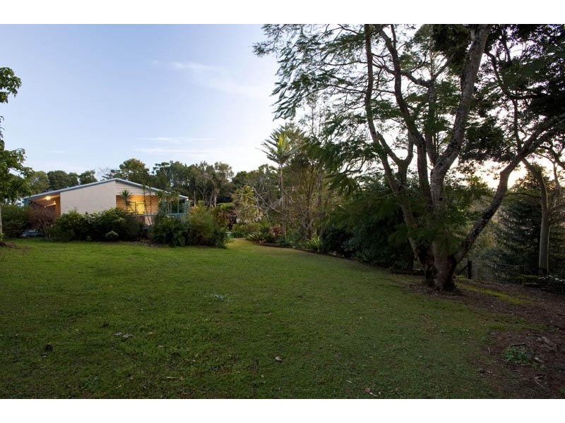 98 Dixon Avenue, Maleny QLD 4552