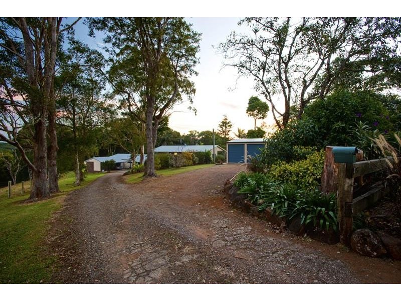 98 Dixon Avenue, Maleny QLD 4552