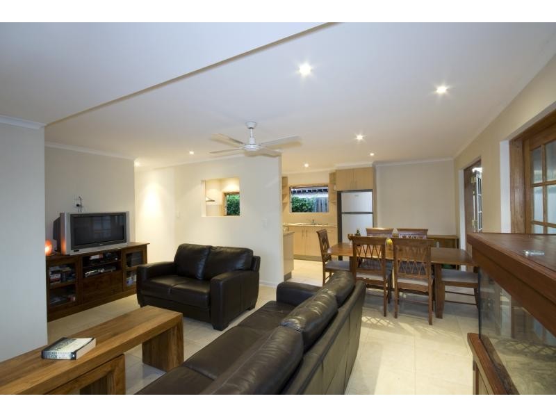 21 Surf Road, Alexandra Headland QLD 4572