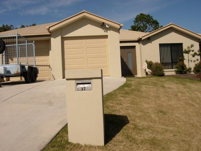 37 KENSINGTON DRIVE, Cooroy QLD 4563