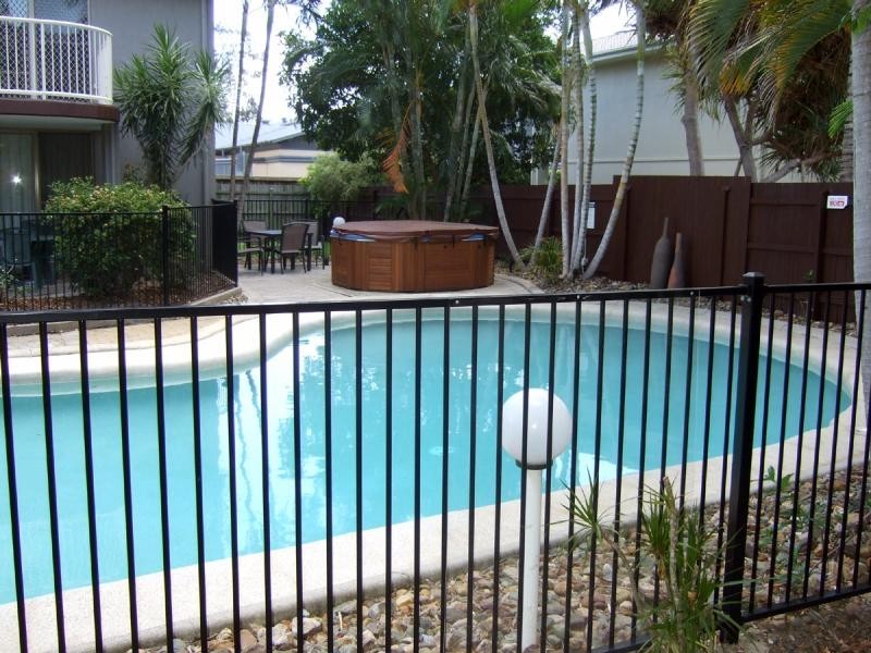 Unit 213/24 Lake Weyba Drive, Noosaville QLD 4566