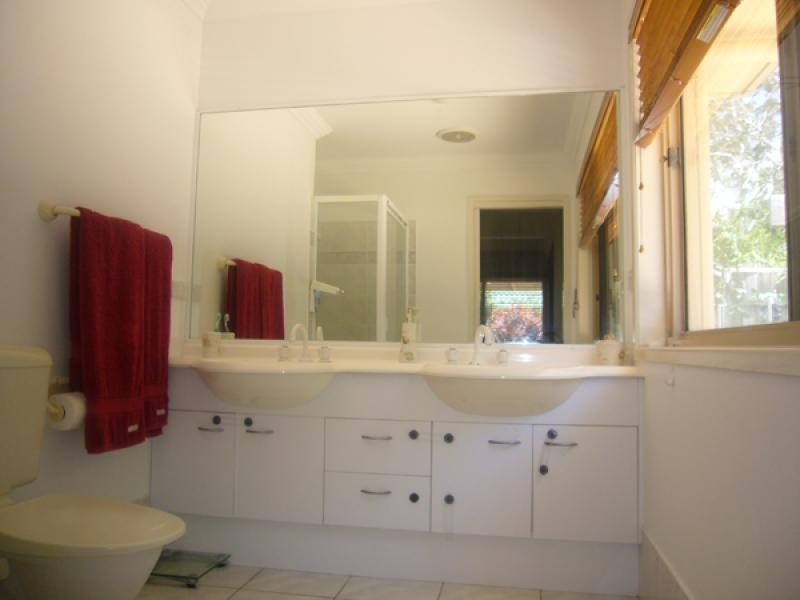 16 Skylark Court, Noosaville QLD 4566