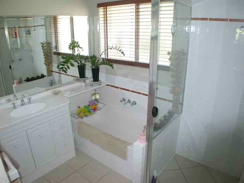 4 Sallwood Court, Pinbarren QLD 4568