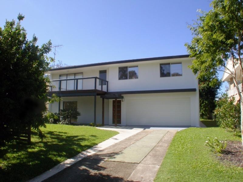 8 Hillcrest Avenue, Noosaville QLD 4566