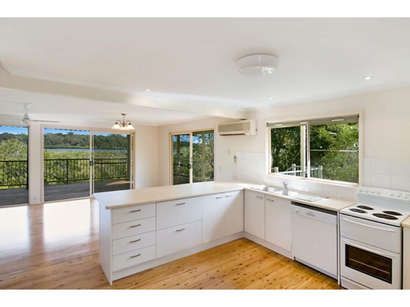 6 Val Crescent, Noosaville QLD 4566