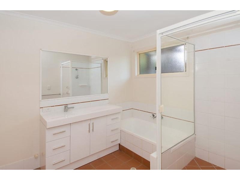 6 Val Crescent, Noosaville QLD 4566