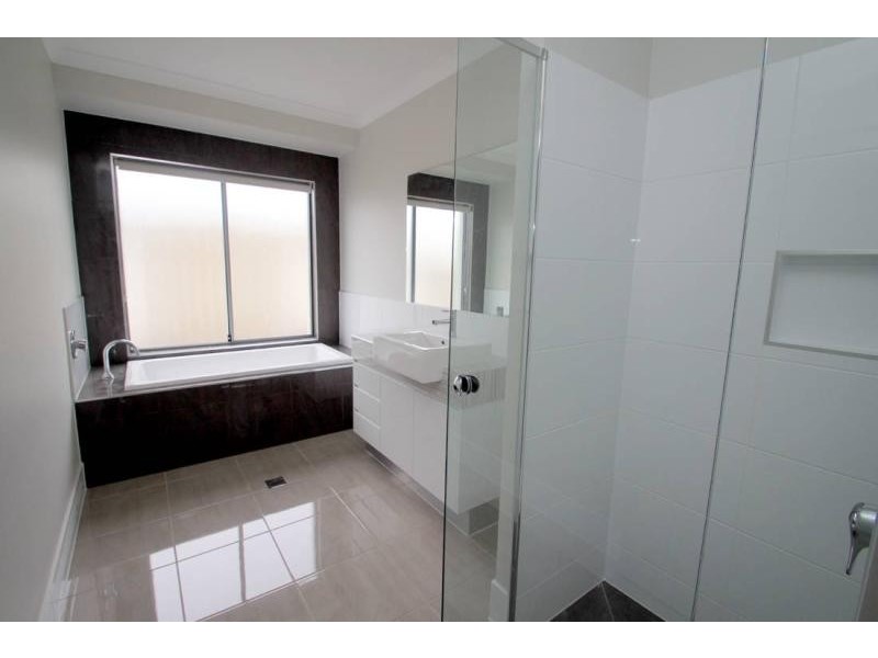 16 Attenuatta Place, Noosaville QLD 4566