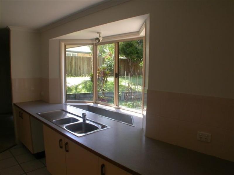 8 Reliance Place, Sunrise Beach QLD 4567