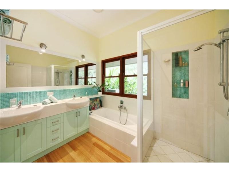 8 Campbells Road, Cootharaba QLD 4565