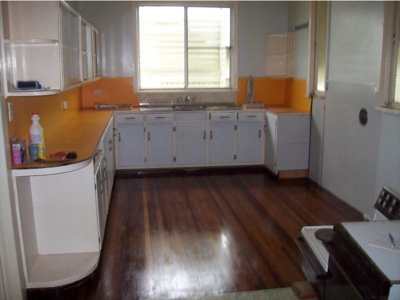 10 HOLMES STREET, Proserpine QLD 4800