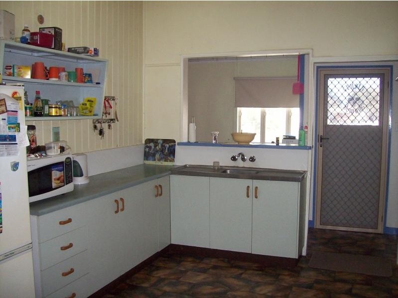 8 Davy Avenue, Proserpine QLD 4800