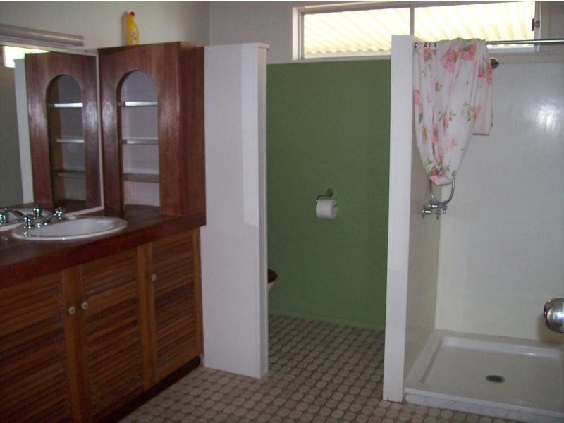 8 Edward Street, Proserpine QLD 4800