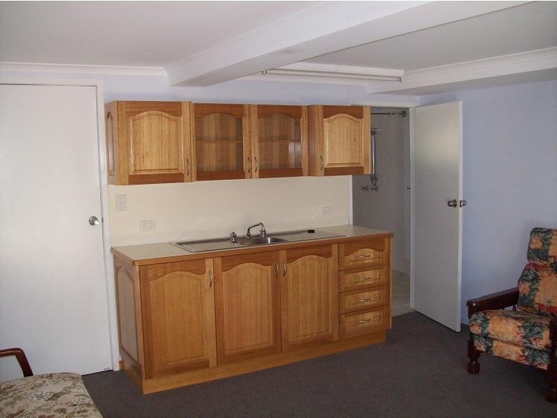 8 Edward Street, Proserpine QLD 4800