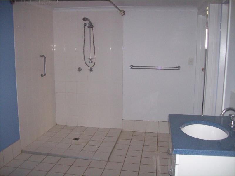 8 Edward Street, Proserpine QLD 4800