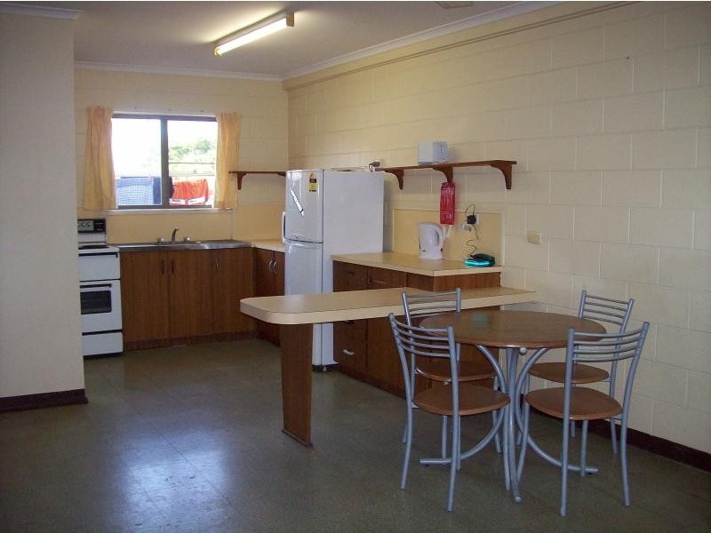 Unit 1/15 Hinschen Street, Proserpine QLD 4800