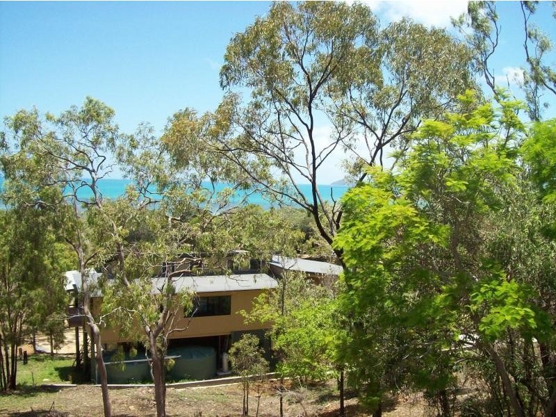 19 Roseric Crescent, Hideaway Bay QLD 4800