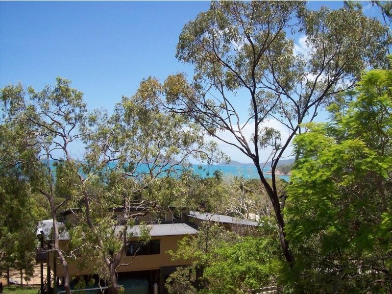 19 Roseric Crescent, Hideaway Bay QLD 4800