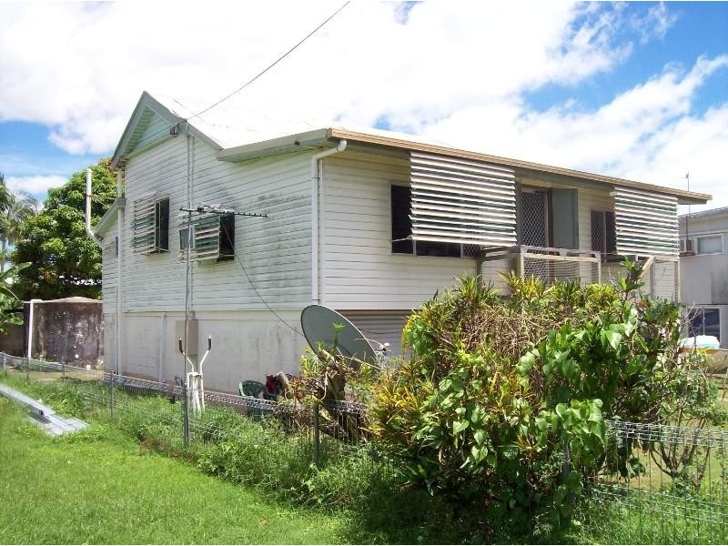 27 Peters Avenue, Midge Point QLD 4799