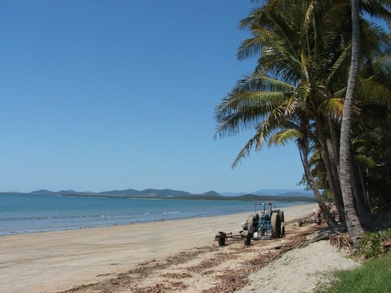 27 Peters Avenue, Midge Point QLD 4799