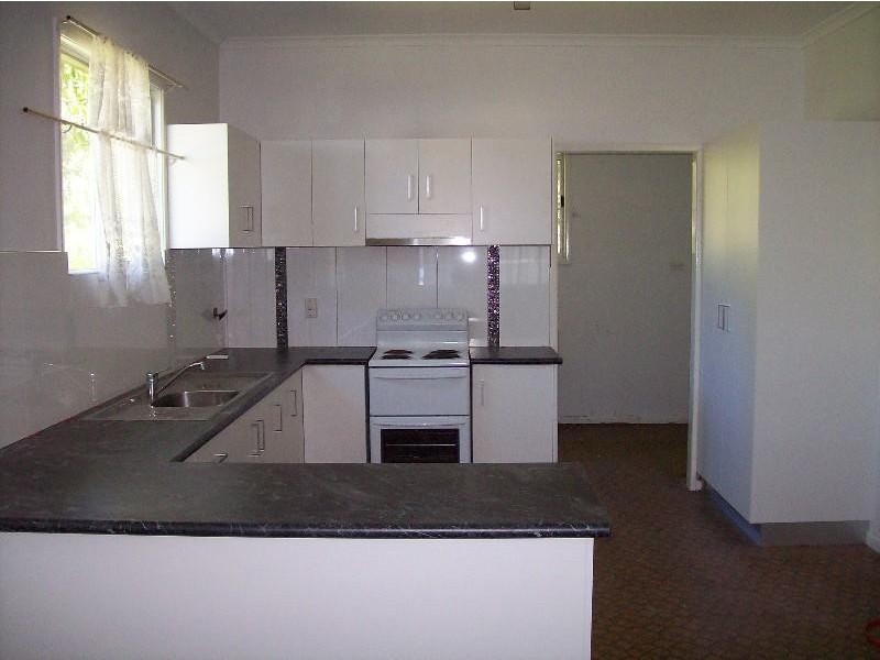 4 Elizabeth Street, Proserpine QLD 4800