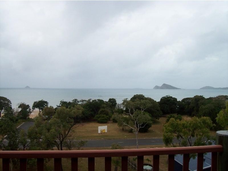 17 Roseric Crescent, Hideaway Bay QLD 4800