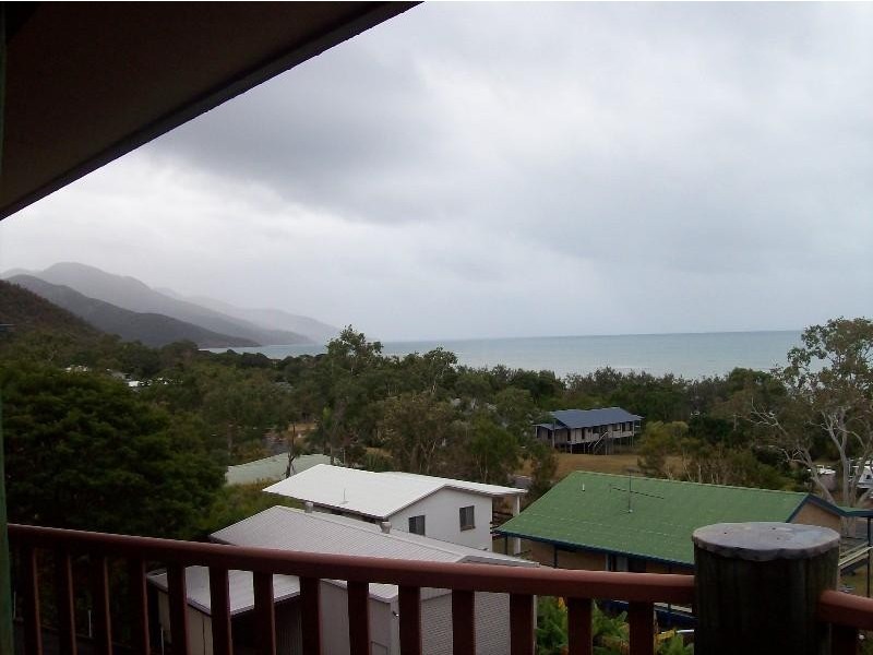 17 Roseric Crescent, Hideaway Bay QLD 4800