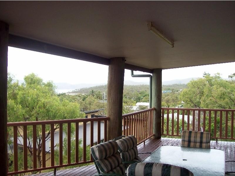 17 Roseric Crescent, Hideaway Bay QLD 4800