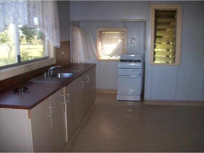 8 Joan Street, Proserpine QLD 4800