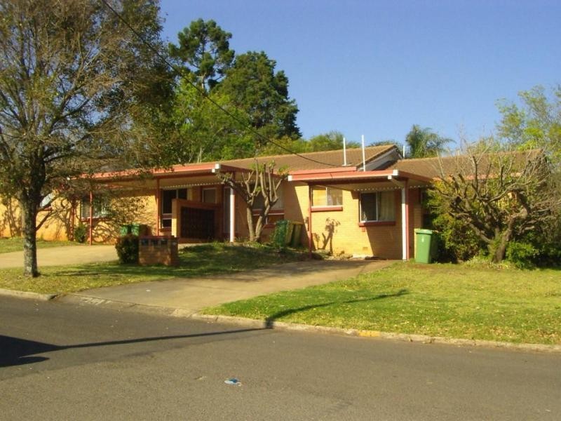 Unit 4/105 Bridge Street, Toowoomba QLD 4350