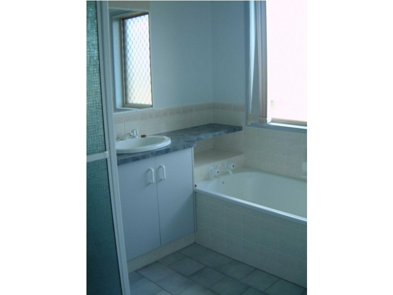 3 Honeysuckle Drive, Glenvale QLD 4350