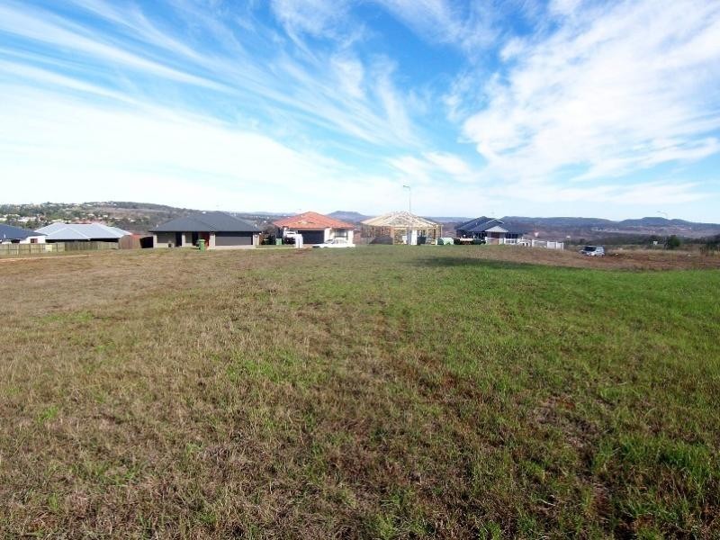 2-4 Dodson Cres, Mount Kynoch QLD 4350
