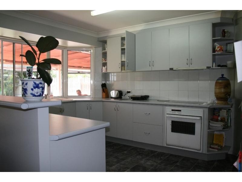 8 COOPER ROAD, Glenvale QLD 4350