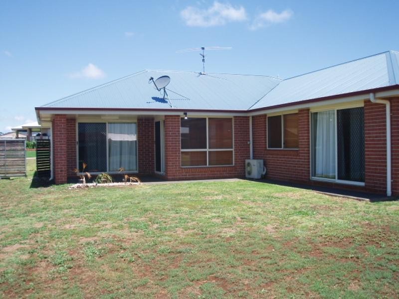 8 Bronte Street, Toowoomba QLD 4350