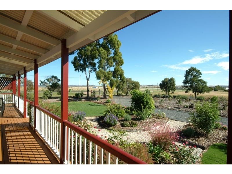 95 Cudmore Rd, Cambooya QLD 4358