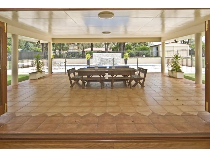 5 TARA CT, Highfields QLD 4352